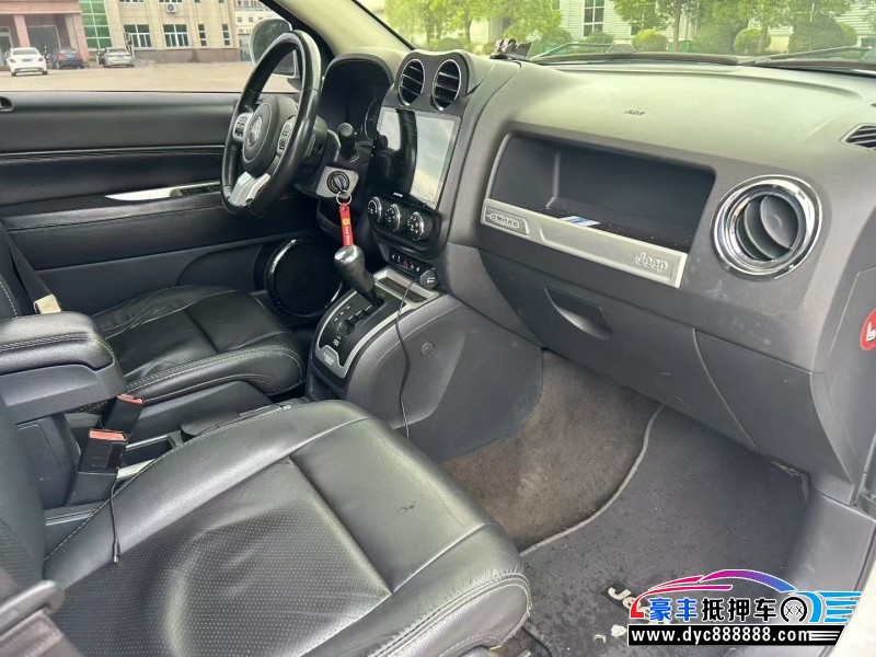 16年Jeep指南者轿车抵押车出售