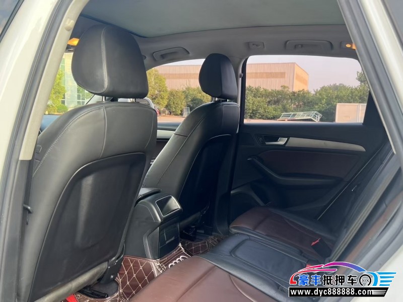 17年奥迪Q5轿车抵押车出售