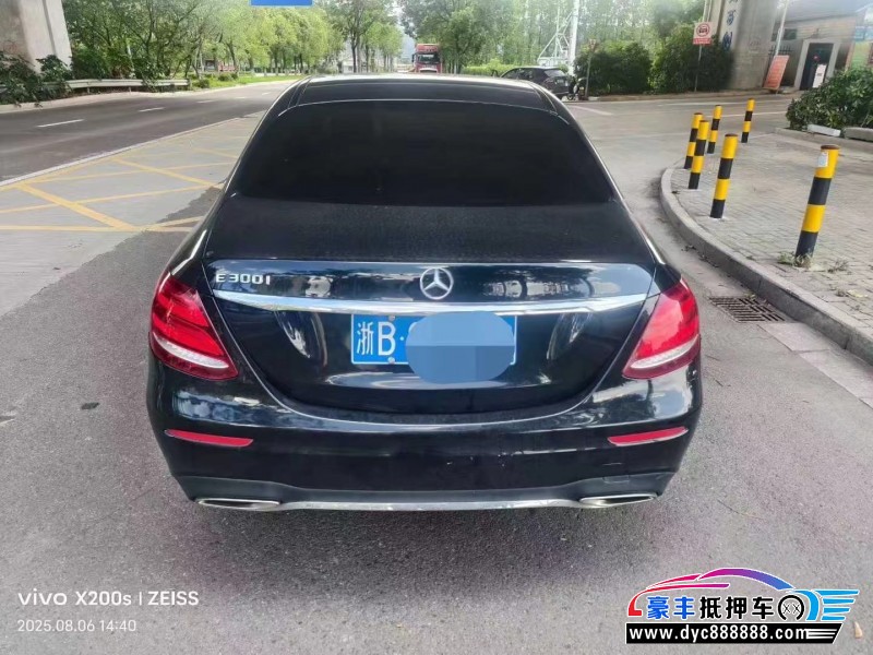 16年奔驰E轿车抵押车出售