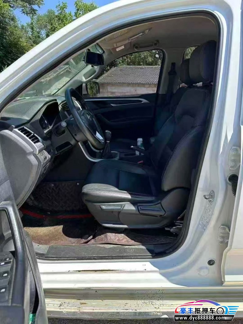 17年上汽大通T60轿车抵押车出售