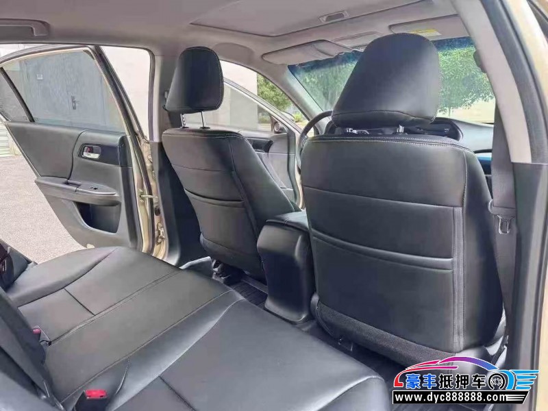 17年本田雅阁轿车抵押车出售