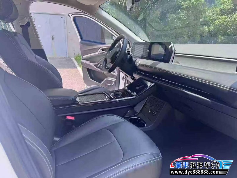 23年哪吒U轿车抵押车出售