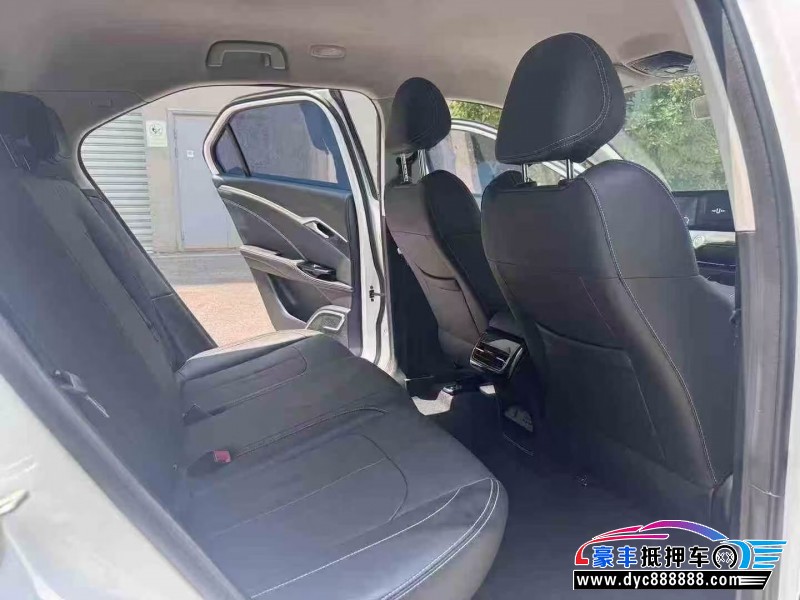 23年哪吒U轿车抵押车出售