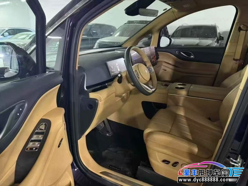 24年岚图梦想家轿车抵押车出售