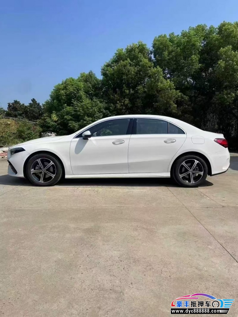 23年奔驰A轿车抵押车出售