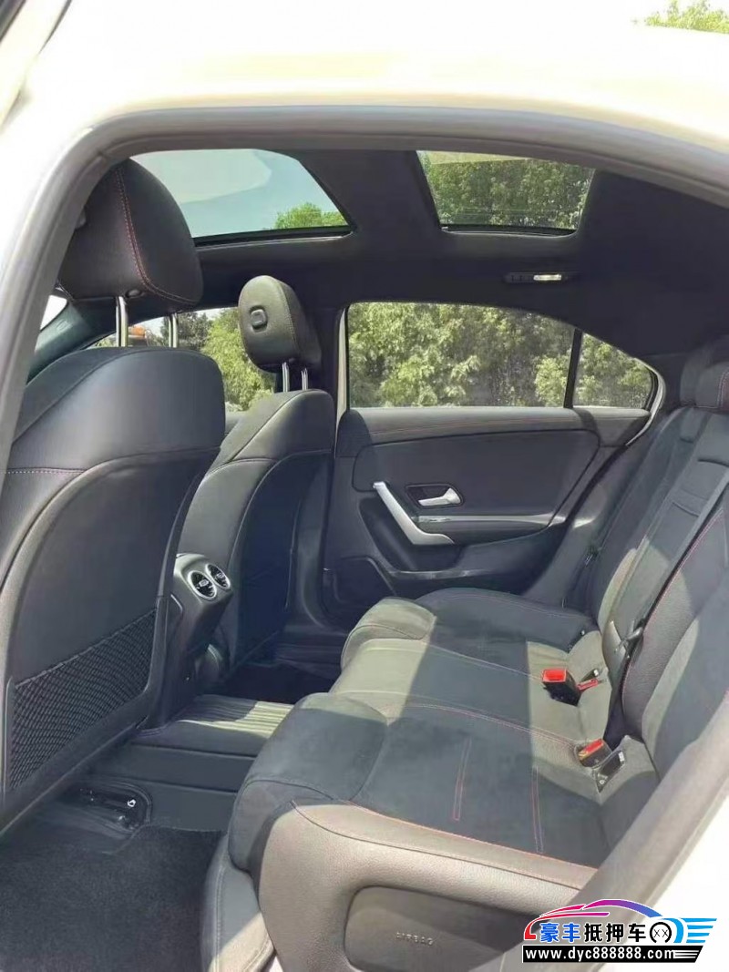 23年奔驰A轿车抵押车出售