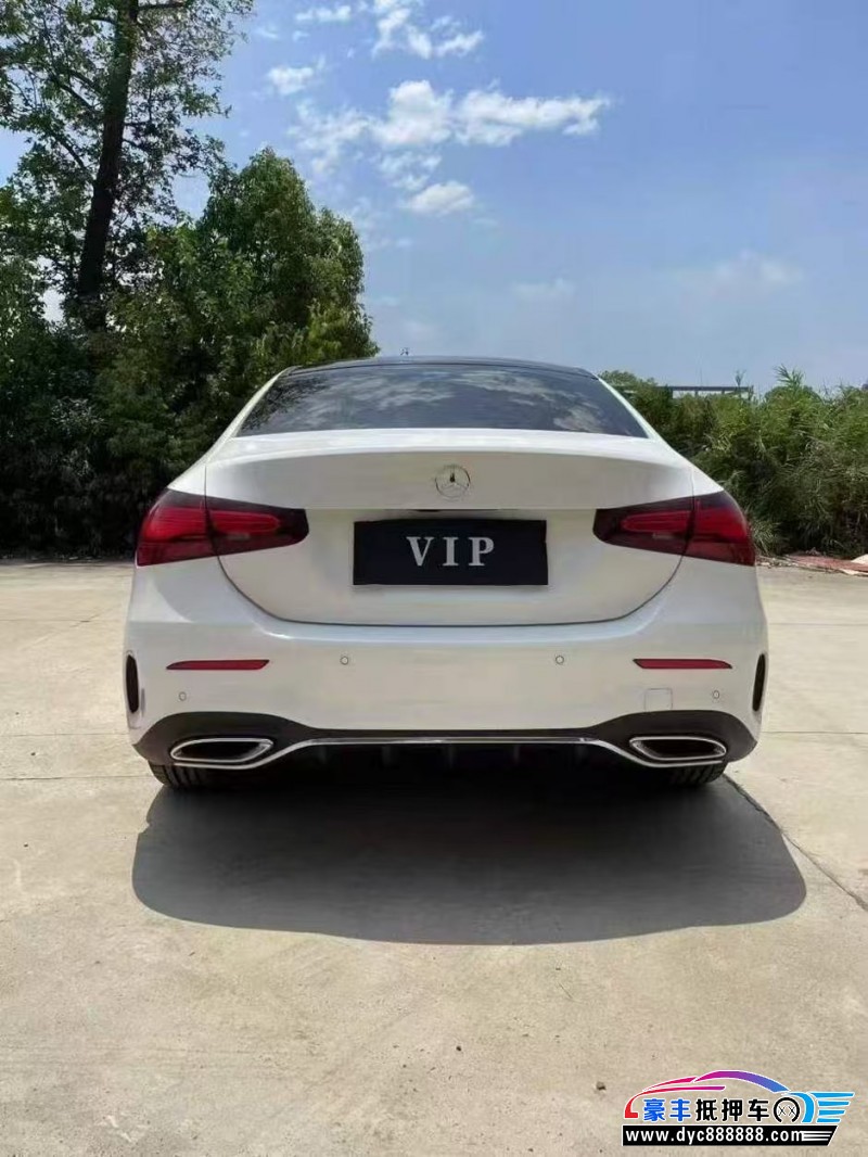 23年奔驰A轿车抵押车出售