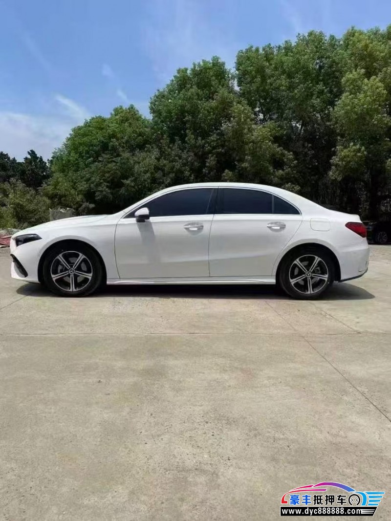 23年奔驰A轿车抵押车出售