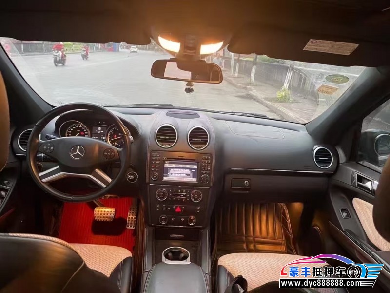 13年奔驰GL轿车抵押车出售