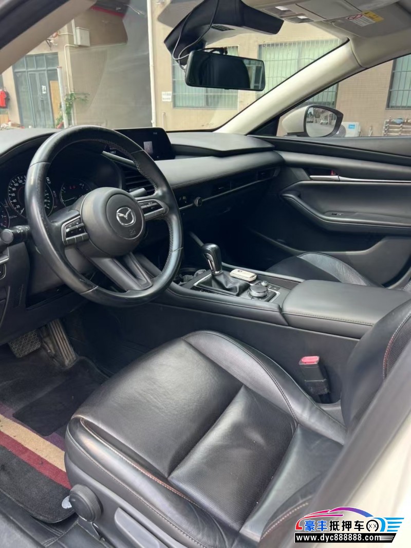 20年马自达昂克赛拉轿车抵押车出售