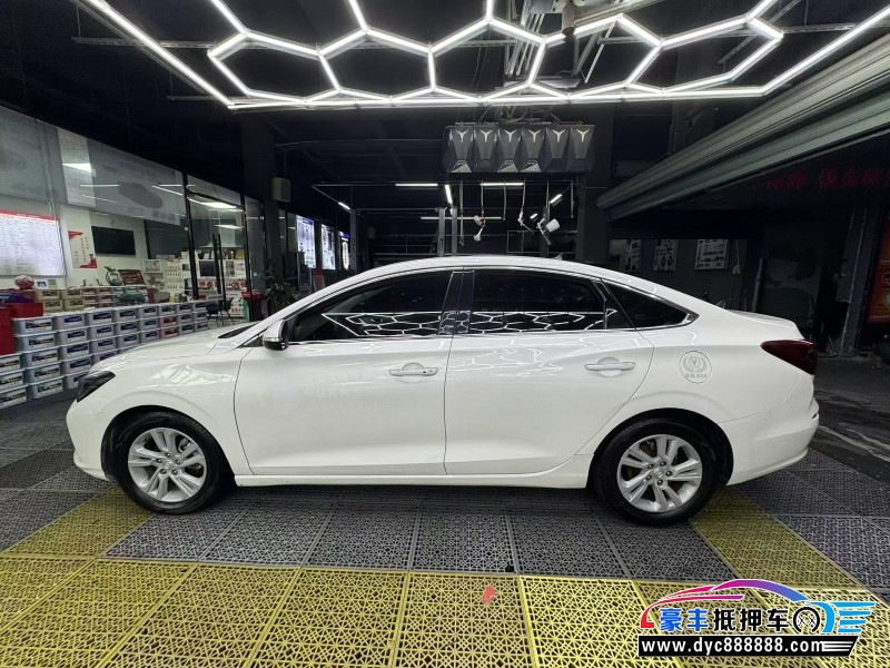 19年长安逸动轿车抵押车出售