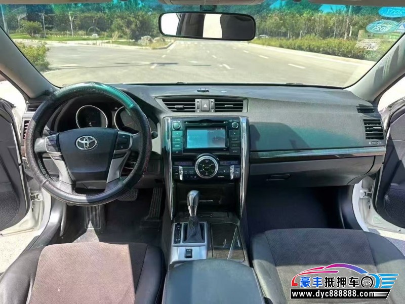 15年丰田锐志轿车抵押车出售