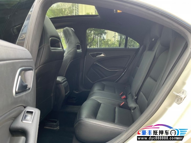 15年奔驰GLA轿车抵押车出售