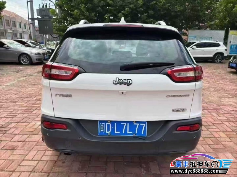 17年Jeep自由光轿车抵押车出售