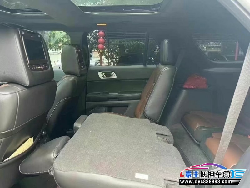 14年福特探险者轿车抵押车出售