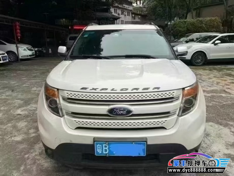 14年福特探险者轿车抵押车出售
