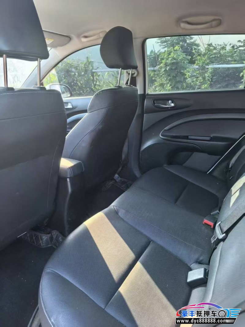 22年起亚KX1轿车抵押车出售