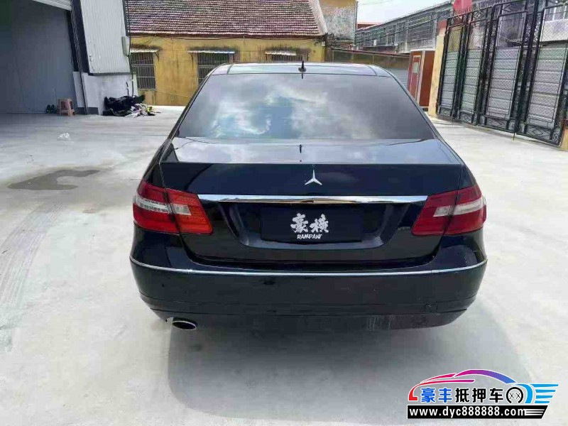 13年奔驰E轿车抵押车出售