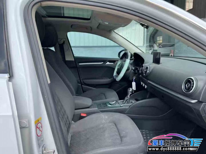 16年奥迪A3轿车抵押车出售