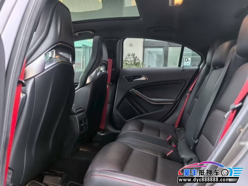 17年奔驰A轿车抵押车出售