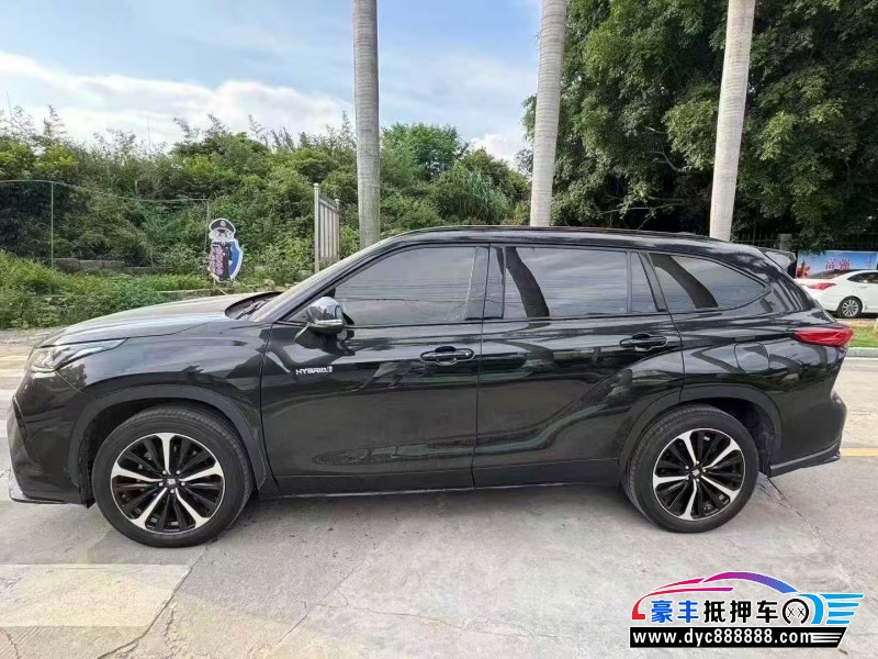 22年丰田皇冠轿车抵押车出售