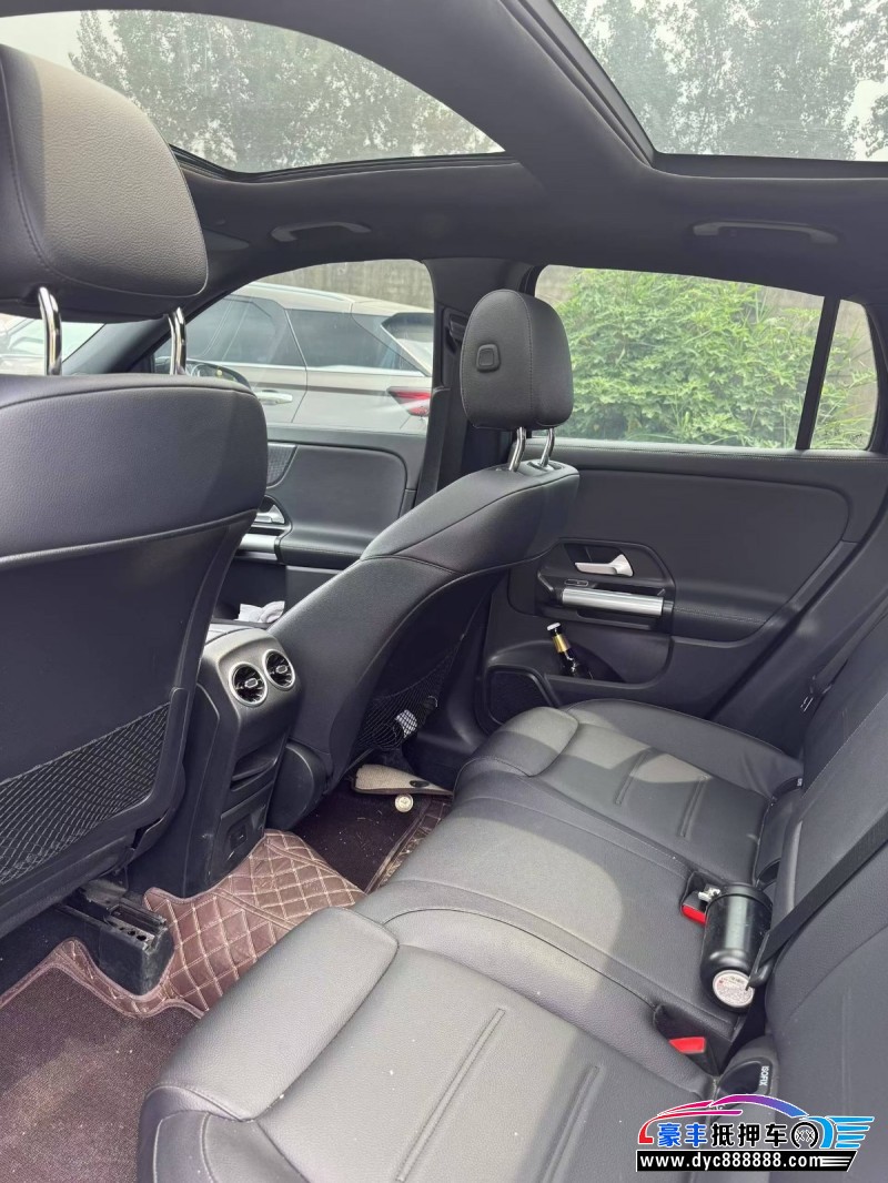 22年奔驰GLA轿车抵押车出售