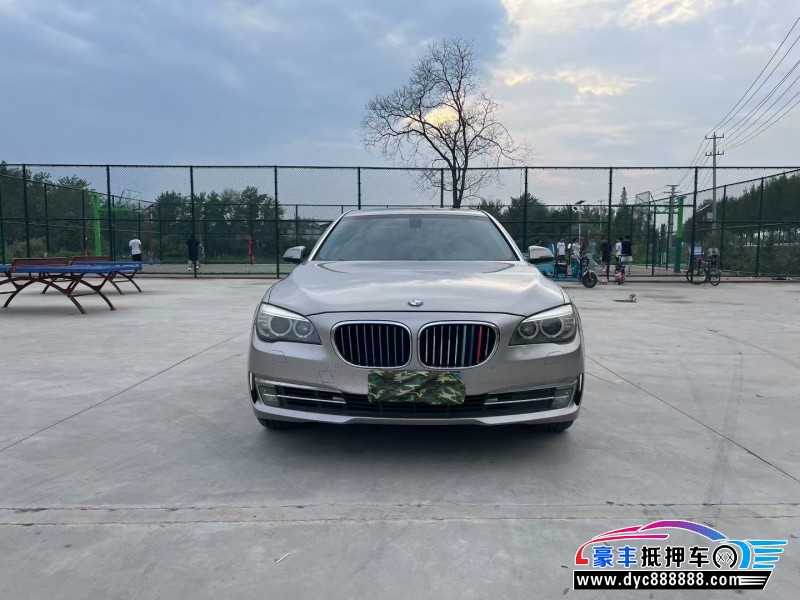 抵押车出售14年宝马7系轿车
