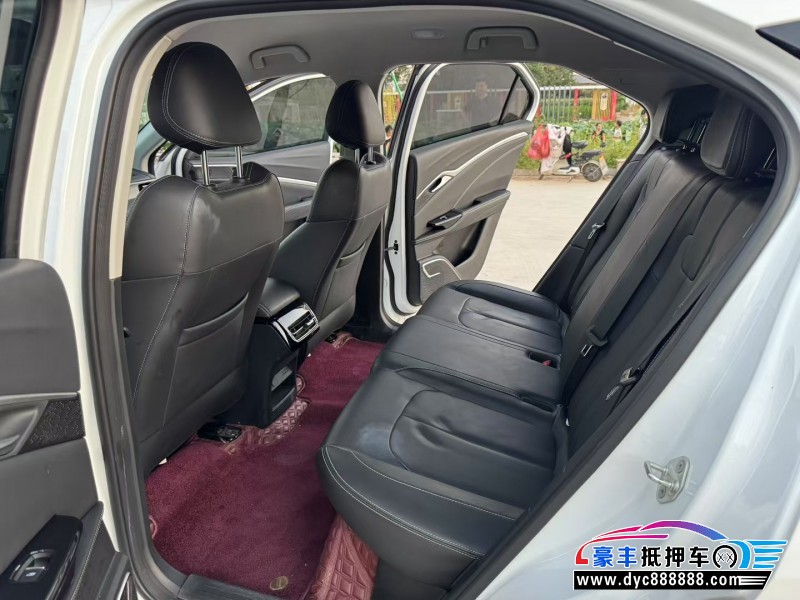 23年哪吒U轿车抵押车出售