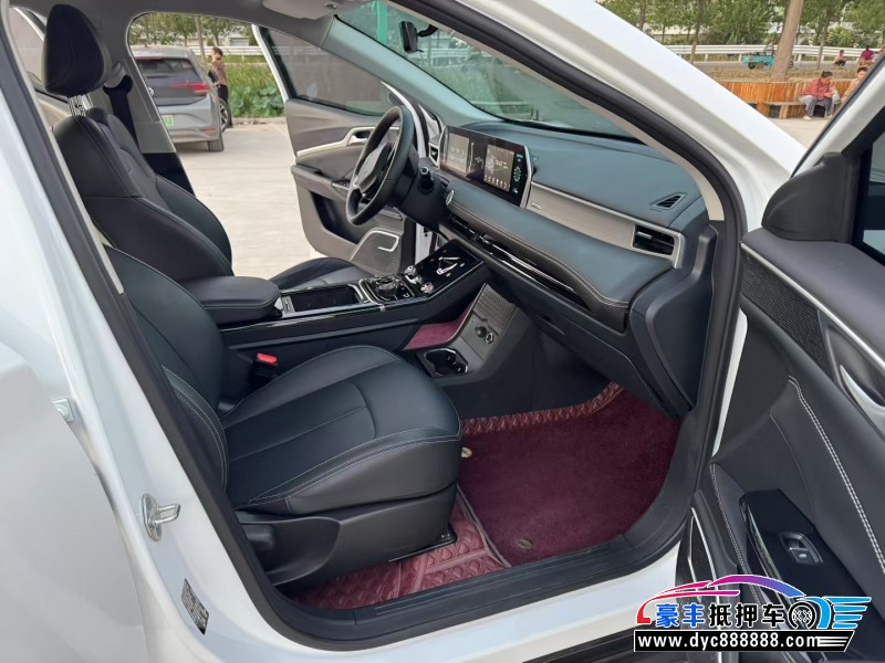 23年哪吒U轿车抵押车出售