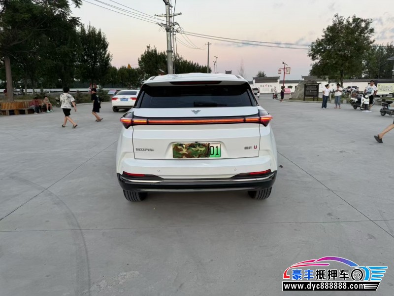 23年哪吒U轿车抵押车出售