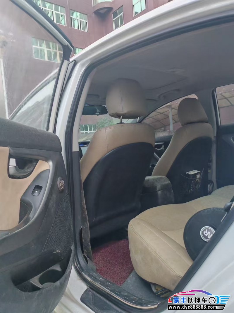 15年现代朗动轿车抵押车出售