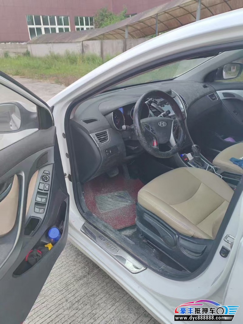 15年现代朗动轿车抵押车出售