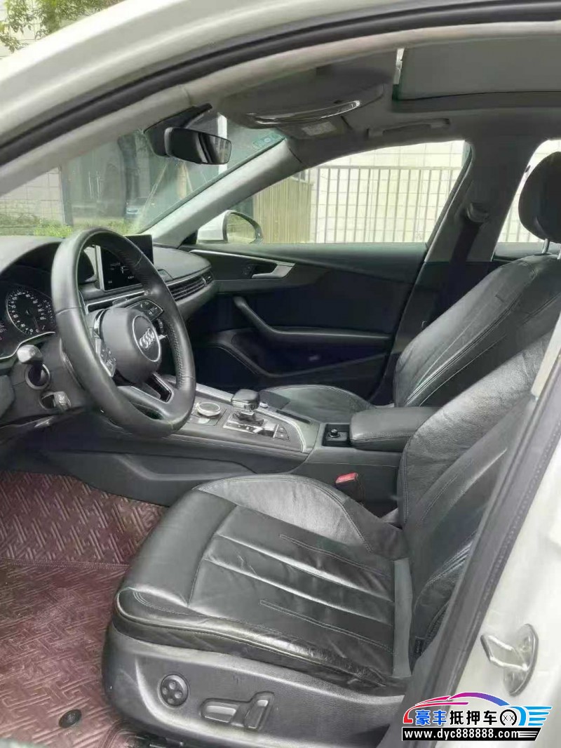 17年奥迪A4L轿车抵押车出售