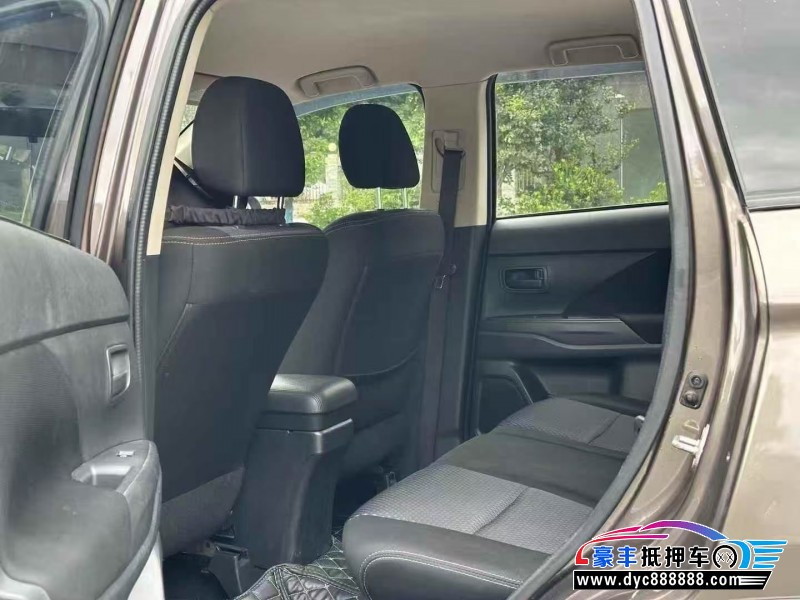 16年三菱欧蓝德SUV抵押车出售