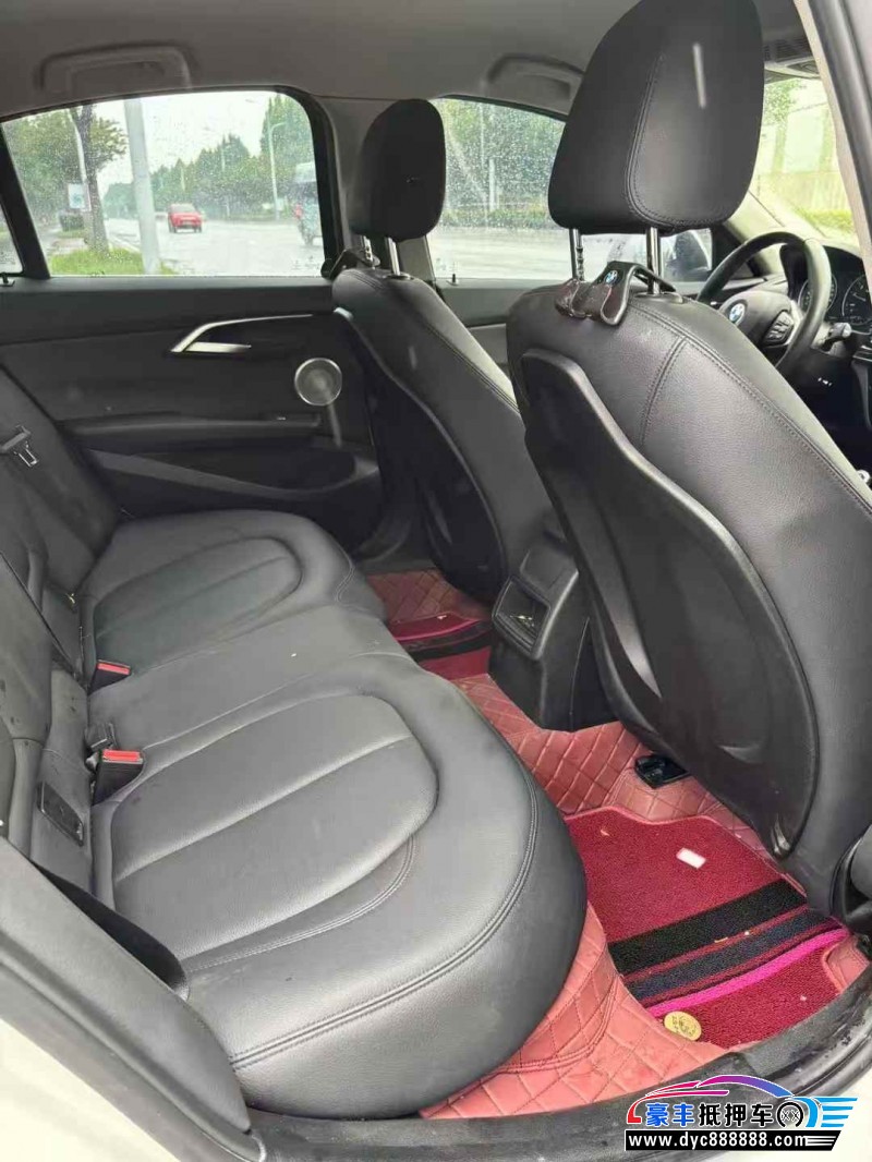 24年宝马1系轿车抵押车出售