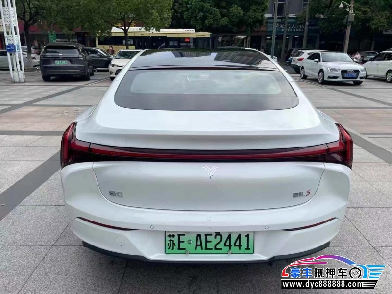 23年哪吒S轿车抵押车出售