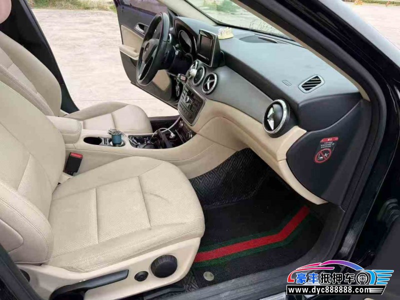 15年奔驰GLA轿车抵押车出售