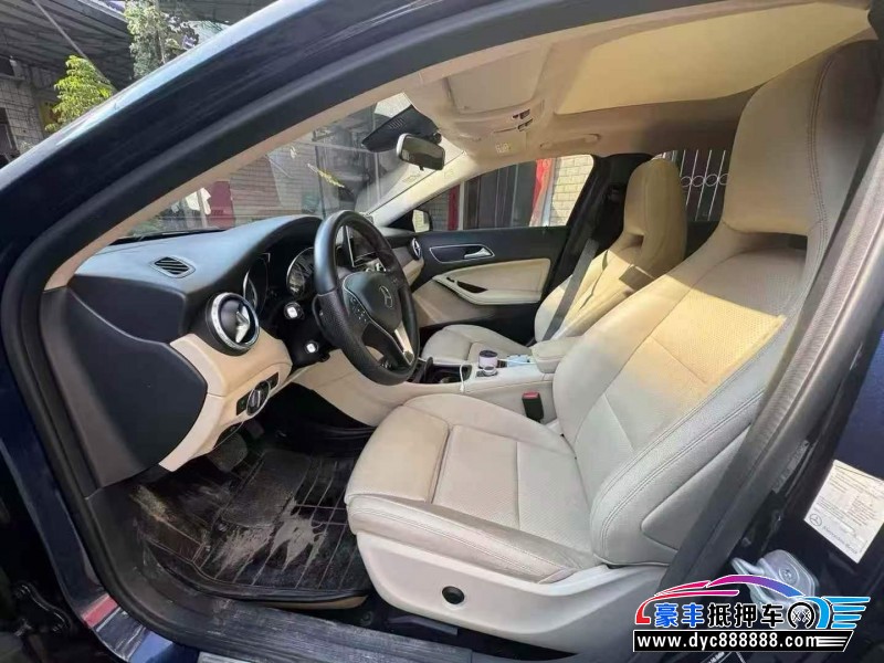 16年奔驰GLA轿车抵押车出售