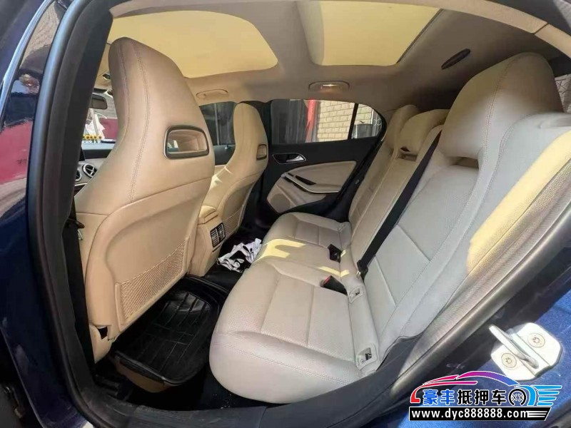 16年奔驰GLA轿车抵押车出售