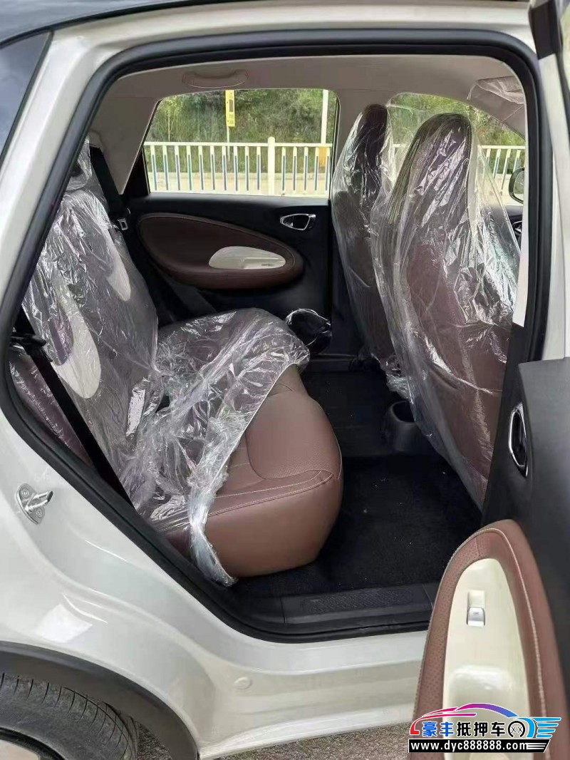 25年五菱缤果轿车抵押车出售