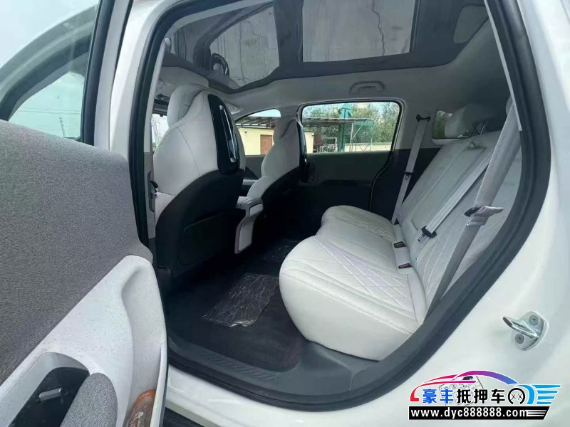 25年极狐考拉轿车抵押车出售