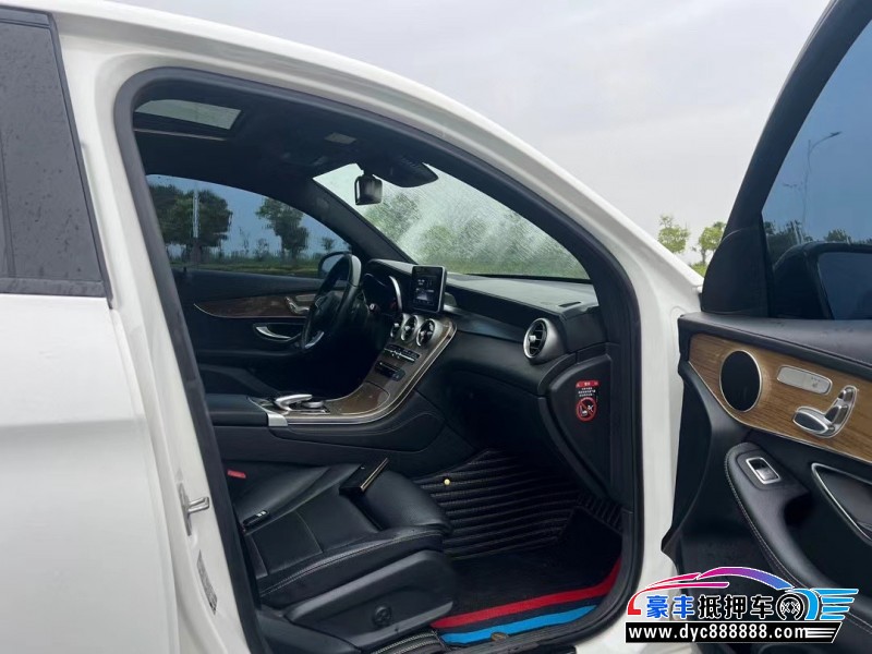 18年奔驰GLC轿车抵押车出售