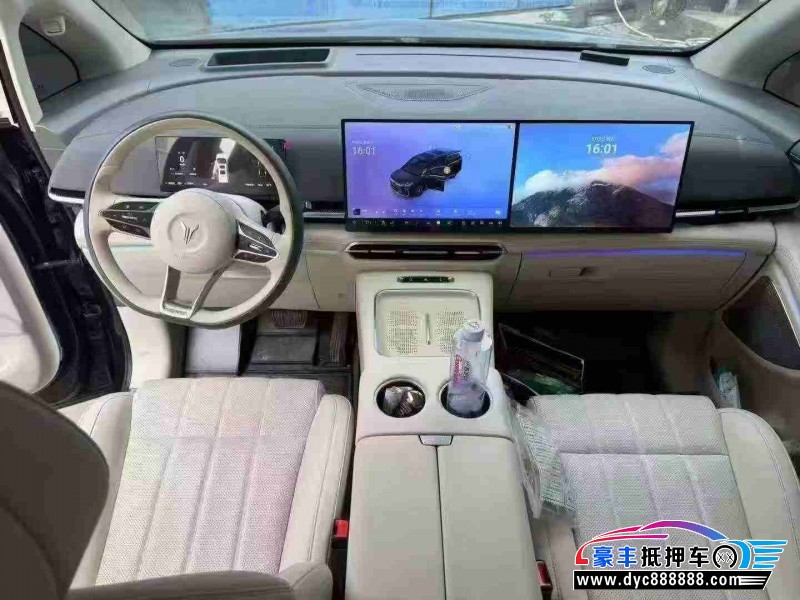 24年岚图梦想家轿车抵押车出售