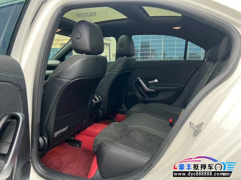 22年奔驰A轿车抵押车出售