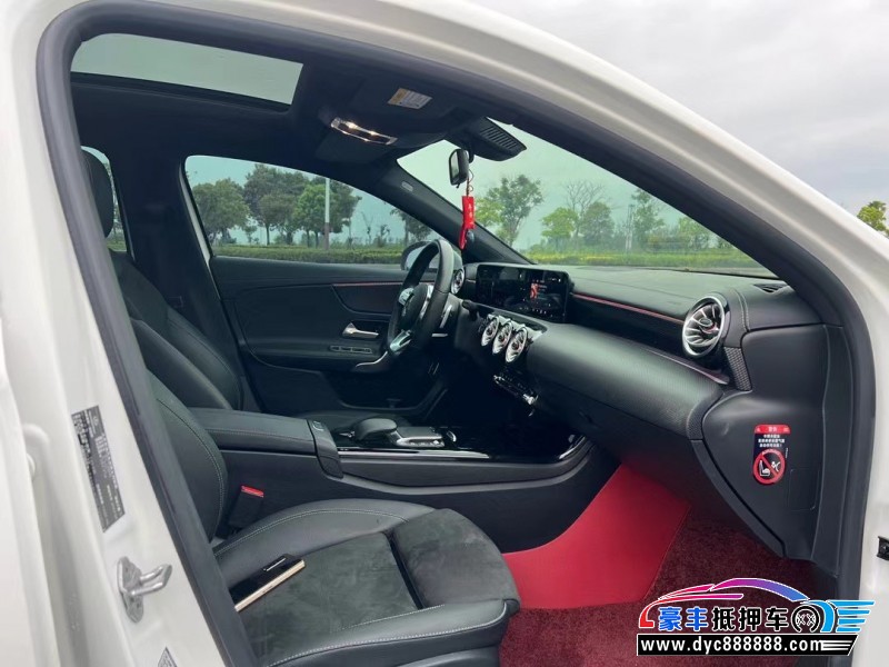 22年奔驰A轿车抵押车出售