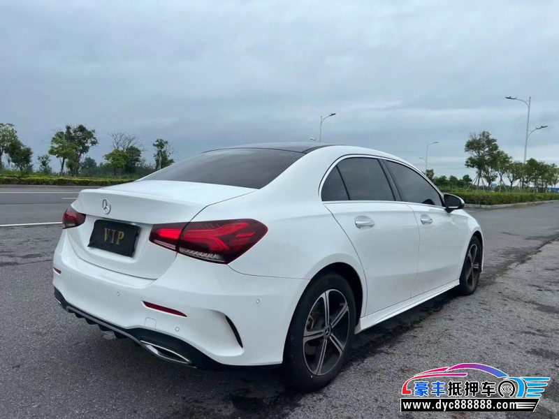 22年奔驰A轿车抵押车出售