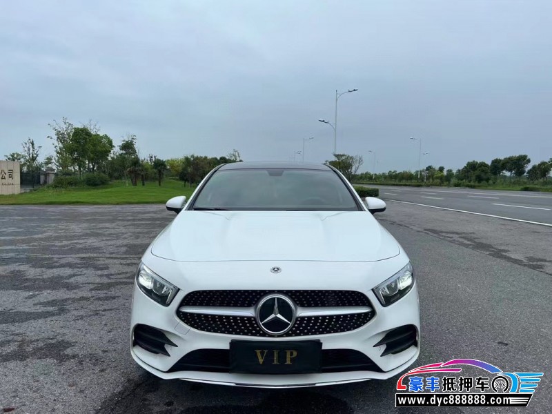 22年奔驰A轿车抵押车出售