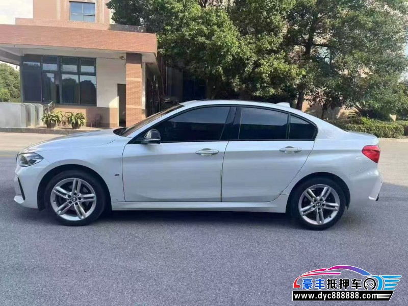 21年宝马1系轿车抵押车出售