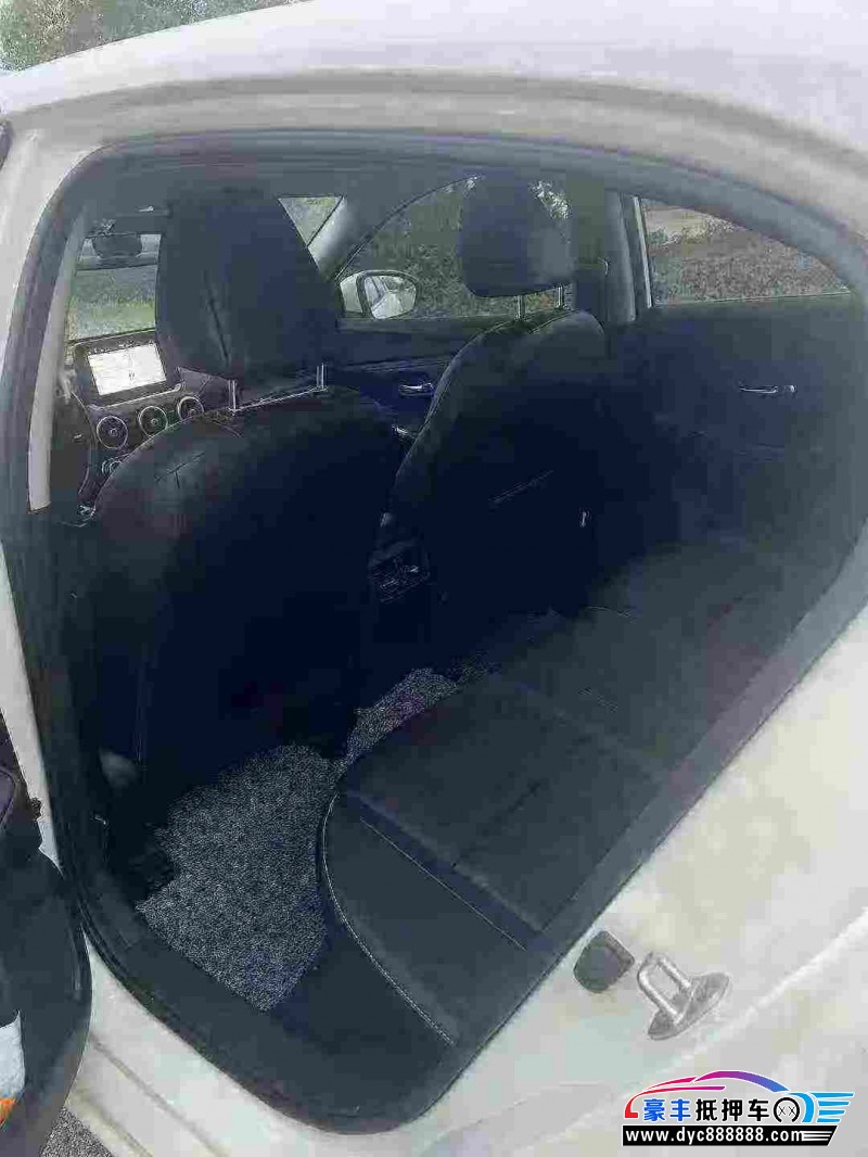 22年日产轩逸轿车抵押车出售