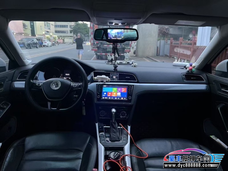 15年大众凌渡轿车抵押车出售